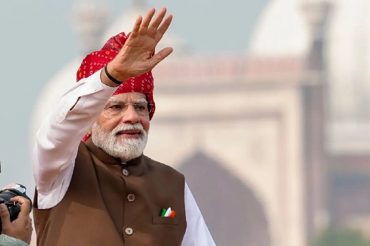 लाल किले से भाषण के दौरान अटके पीएम मोदी, विपक्ष का तंज- ‘बिना टेलीप्रॉम्प्टर के महामानव’