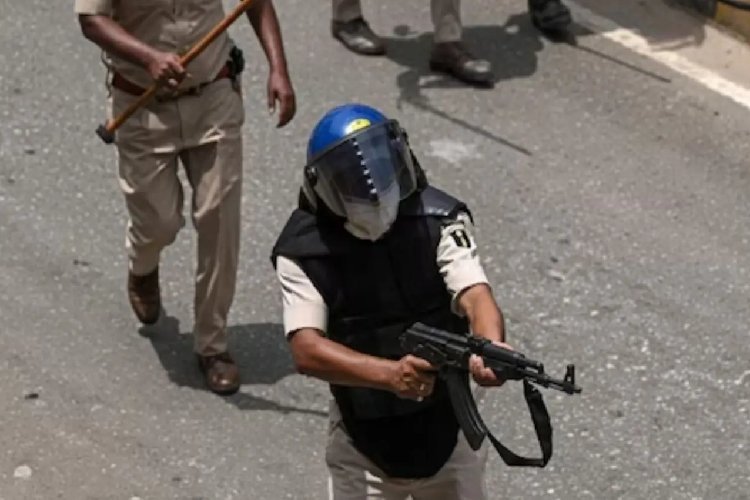 सीवान हिंसा पर सुप्रीम कोर्ट में बड़ा खुलासा! भीड़ में फंसे जवान ने AK-47 से चलाईं 4 गोलियां, 20 पुलिसकर्मी घायल