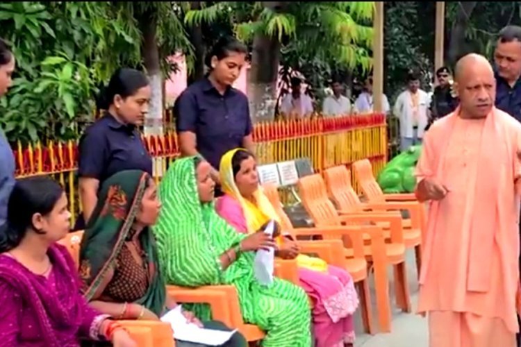रास्ता नहीं दे रहे हैं तो तहसीलदार, लेखपाल, कानून-गो सबको सस्पेंड करो...योगी का तेवर देखकर सहमें अधिकारी