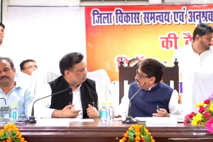 हम यहां पकौड़ी खाने नहीं आए... दिशा की बैठक में भिड़े विधायक आशु मलिक व सांसद इमरान मसूद, हुई भयंकर बहस