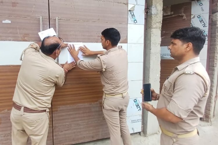 सपा विधायक के मकान पर नोटिस चस्पा, बुलडोजर ऐक्शन की चेतावनी! संभल में इकबाल महमूद के खिलाफ प्रशासन का शिकंजा