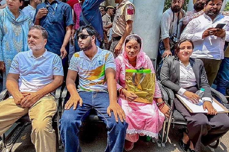राहुल गांधी के आगे झुकी दिल्ली पुलिस, पैलेट गन केस में FIR दर्ज; अज्ञात के खिलाफ मामला