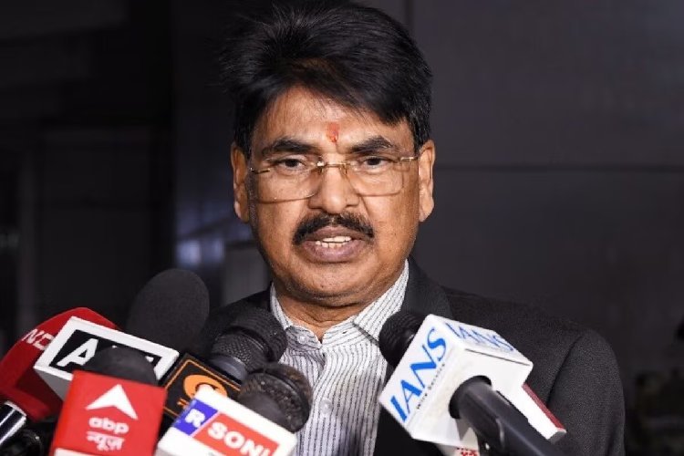 मनन मिश्रा की कुर्सी डगमगाई! साथी ने ही 15 दिन में इस्तीफे की मांग की, 150 करोड़ फंड घोटाले का बड़ा आरोप