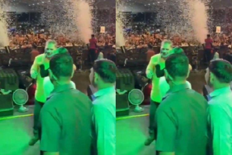 स्टेज से उतर रहे थे राहुल गांधी, तभी छात्रा ने कर दिया Kiss! वीडियो वायरल
