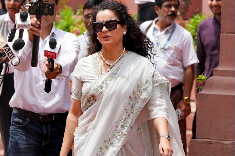 ''ये भूखे-नंगे लोग... पहले कंगना बनकर दिखाओ...'' अशुतोष राणा, सोनू सूद, राखी सावंत और तापसी पन्नू पर भड़कीं कंगना
