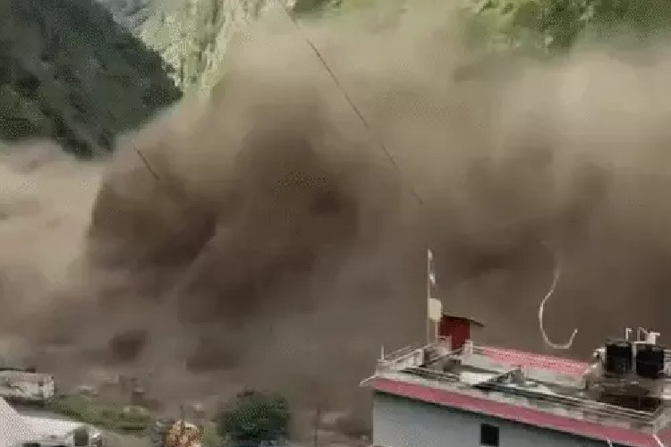 तिब्बत की बाढ़ से नेपाल की भोटेकोशी नदी उफान पर, 9 पुलिसकर्मी लापता, बिहार के 8 जिलों में तबाही का खतरा!