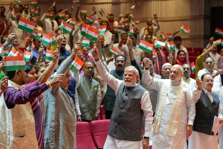 कैबिनेट फेरबदल की अटकलें तेज! दो मंत्रियों की एंट्री पक्की, टीम मोदी में इन राज्यों को मिलेगी जगह