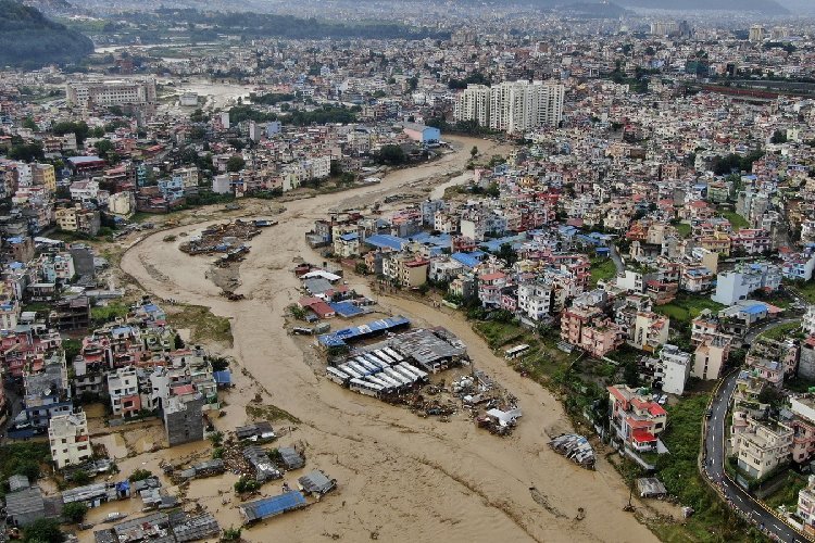नेपाल में भीषण बाढ़-भूस्खलन से हर ओर तबाही, कैलाश मानसरोवर यात्रा पर निकले करीब 400 श्रद्धालु लापता, संपर्क पूरी तरह टूटा!