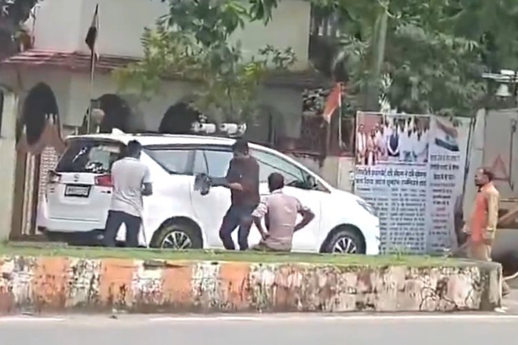 बीजेपी विधायक की गंदी कार के लिए पहुंची फायर ब्रिगेड, वीडियो हुआ वायरल तो मचा बवाल