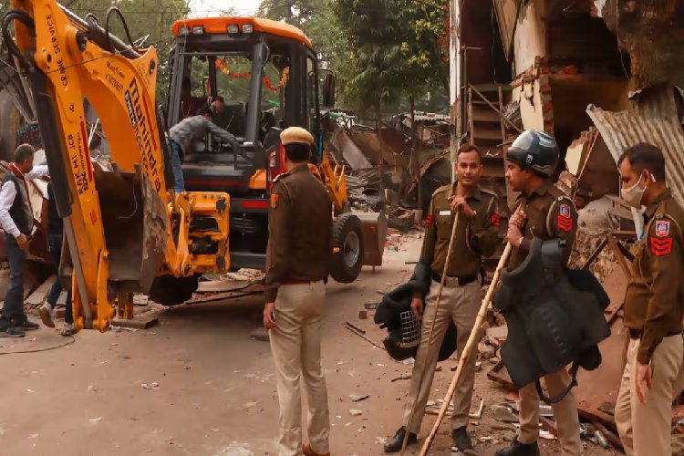 PM आवास के पास झुग्गियों को 6 हफ्ते में खाली करने का आदेश, सावदा घेवरा में होगा पुनर्वास