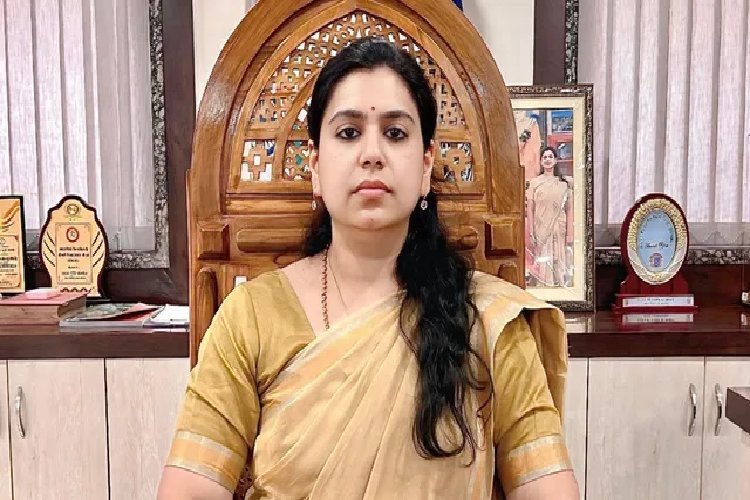 ''देश की मिट्टी का कर्ज चुकाना था...'' इस्तीफे के बाद IAS दिव्या मित्तल ने कही दिल की बात