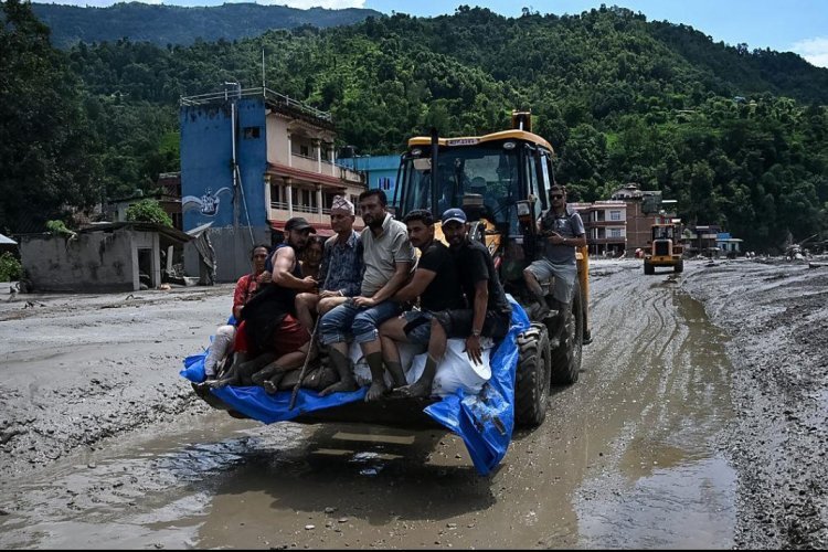 बाढ़ से मची तबाही के बीच नेपाल के साथ खड़ा हुआ चीन, दी 22 लाख अमेरिकी डॉलर की मदद