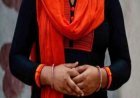 अश्लील फिल्में देखकर उसी तरह सेक्स का दबाव बनाता था इंजीनियर पति, पत्नी ने कराई FIR