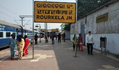 कन्फर्म टिकट का लालच देकर रेलवे कर्मचारी ने प्लैटफॉर्म पर बने रूम में किया रेप, आरोपी गिरफ्तार