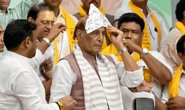 राजनाथ सिंह को पहनाया चांदी का मुकुट, कही दिल छू लेने वाली बात, बोले- तुड़वाकर गरीब बेटी के पैरों की पायल बनवा देना