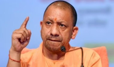 योगी आदित्यनाथ का जोरदार संदेश: “जब तक सनातन का झंडा ऊंचा लहराएगा, कोई भारत को नुकसान नहीं पहुंचा सकता”