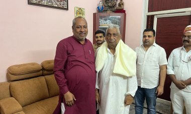 संजय निषाद का बड़ा खेल! माता प्रसाद पांडेय से मुलाकात, क्या बदलेंगे पाला? BJP ने दरवाजा बंद किया तो...