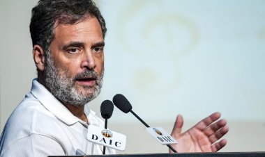 DUSU हार के बीच इंदौर पहुंचे राहुल गांधी, बोले- स्टूडेंट्स को भविष्य नहीं दिख रहा
