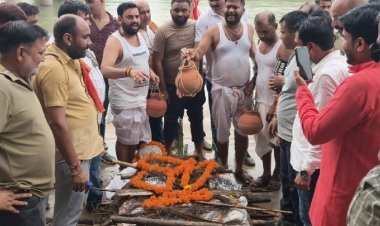 UGC रोलबैक पर रीवा में अनोखा विरोध, सवर्ण नेताओं की निकाली प्रतीकात्मक अर्थी, नदी में किया विसर्जन