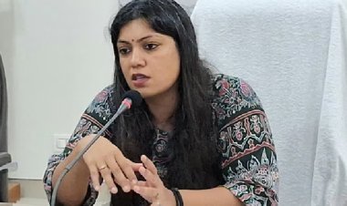 सुप्रीम कोर्ट का बड़ा फैसला: नोएडा DM मेधा रूपम पर 5 लाख जुर्माना रुका, लेकिन छात्रा की रिहाई बरकरार
