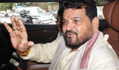 बृजभूषण शरण सिंह को मिली क्लीन चिट के खिलाफ महिला पहलवान पहुंचीं दिल्ली कोर्ट, बढ़ सकती हैं मुश्किलें