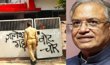 सीईसी ज्ञानेश कुमार के पैतृक घर पहुंचा विरोध, गेट-दीवारों पर पोती कालिख; लिखा ‘वोट चोर-गद्दार’