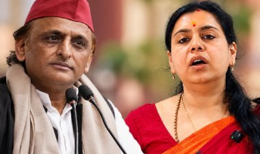 अखिलेश यादव का पूर्व IAS दिव्या मित्तल को ऑफर, ‘हरा-लाल गमछा डाल लें, सपा में आएं’