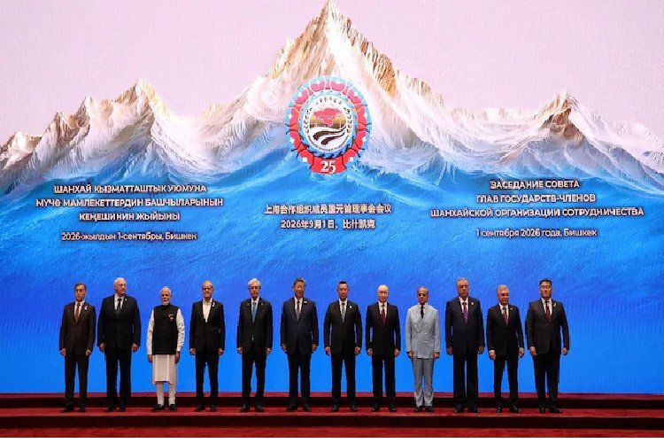 Bishkek SCO Summit: पुतिन चले गए... शहबाज शरीफ ने हाथ पकड़ लिया! पीएम मोदी ने शी जिनपिंग से की मुलाकात