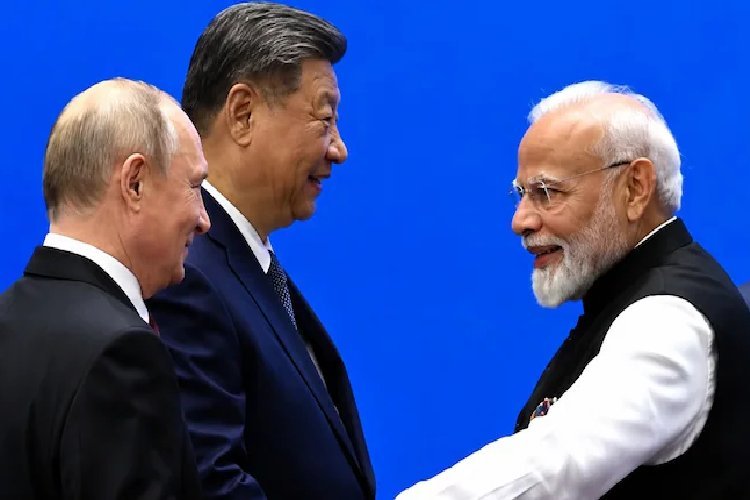 बड़ा स्टेटमेंट! SCO समिट में मोदी-पुतिन-शी की हैंडशेक वाली तस्वीर वायरल, तीनों नेताओं ने बनाया चेन