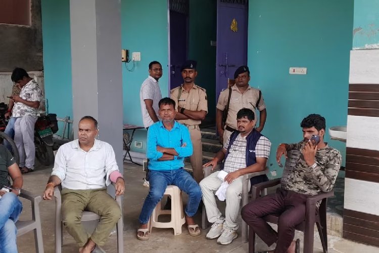 बिहार में बड़ा एक्शन: बांका के बीडीओ को 75 हजार रिश्वत लेते रंगेहाथ दबोचा, मामा भी गिरफ्तार