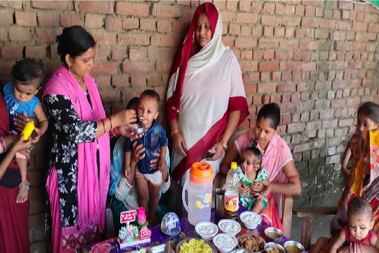 योगी सरकार का पोषण कवच: आंगनबाड़ी में 32.88 लाख नौनिहालों को मिल रहा गर्म पौष्टिक भोजन
