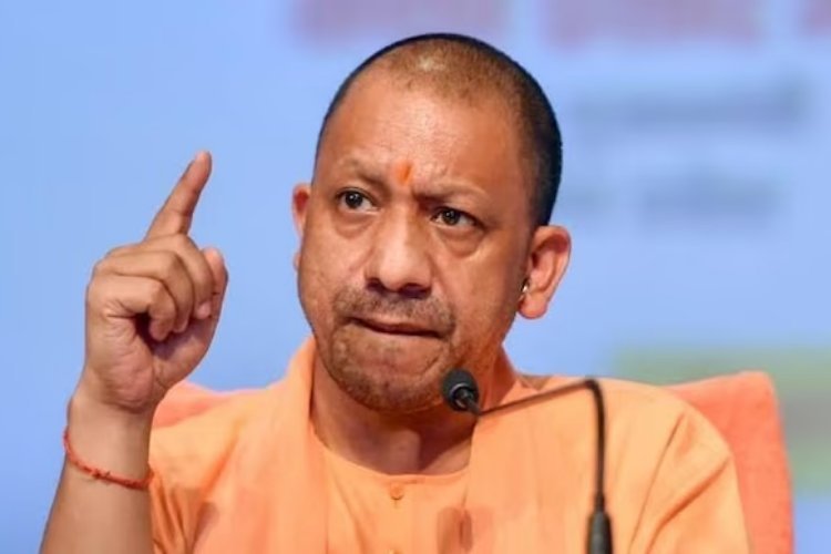 योगी आदित्यनाथ का जोरदार संदेश: “जब तक सनातन का झंडा ऊंचा लहराएगा, कोई भारत को नुकसान नहीं पहुंचा सकता”
