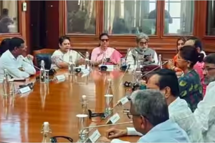 दुर्गा पूजा से पहले बड़ा उलटफेर? जल्द BJP में शामिल होंगे TMC के 17 बागी सांसद!