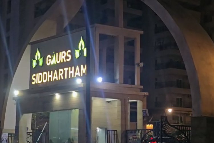 गाजियाबाद की सोसाइटी में 15वीं मंजिल से कूदकर 16 साल की किशोरी ने दी जान, सुसाइड नोट में लिखा- एकेडमिक प्रेशर झेल नहीं पाई