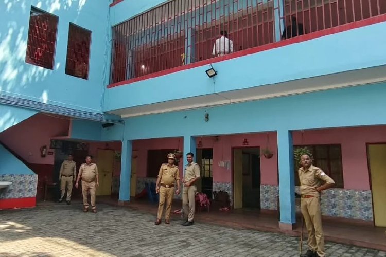 लखीमपुर खीरी के स्कूल में दिल दहला देने वाला कांड! युवक ने महिला टीचर को गोली मारी, फिर खुद को उड़ाया; दोनों की मौत