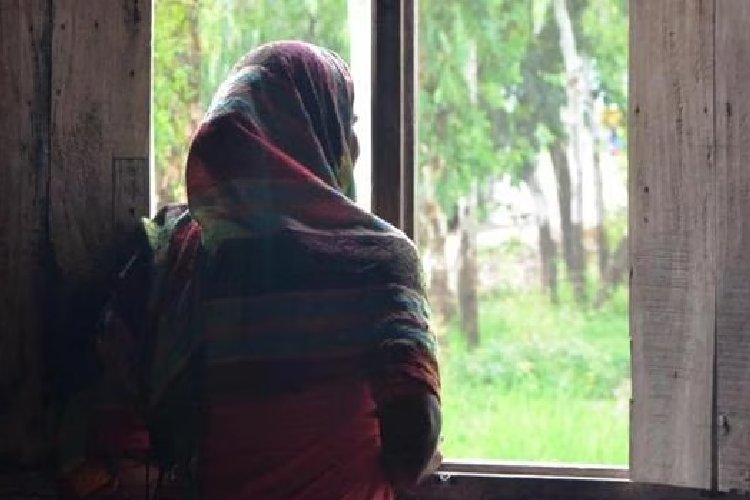 बरेली में नाबालिग से दुष्कर्म के आरोप में पंचायत ने सुनाया फैसला! समझौता कर बालिग होने पर शादी कराने का फरमान