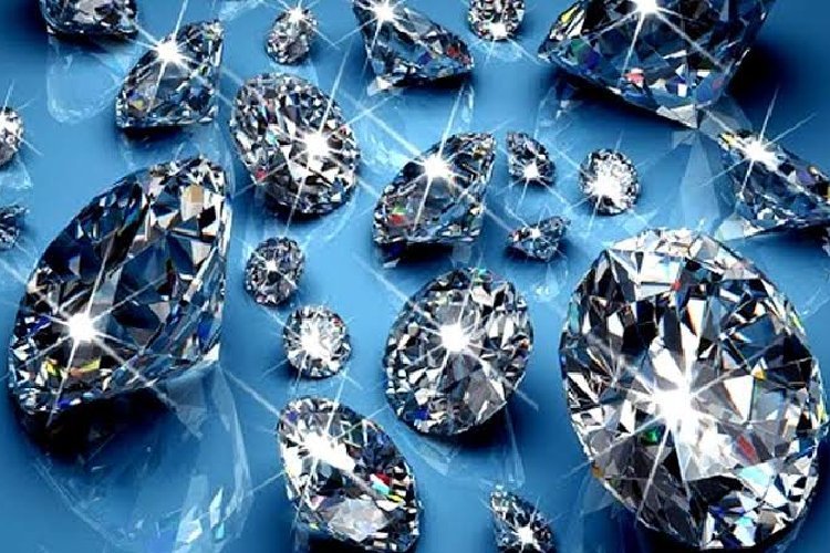 हीरा खरीदने वालों के लिए खुशखबरी! डायमंड 75% तक सस्ता, जानें क्यों गिरे दाम