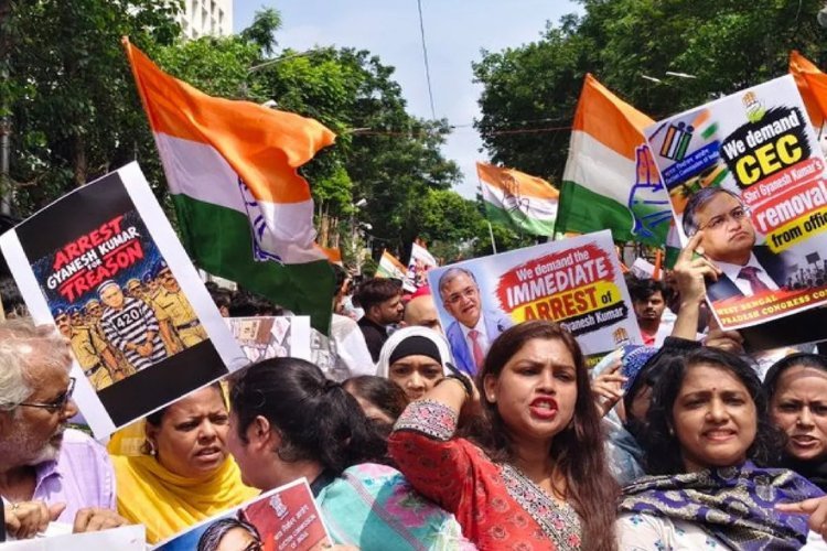 ज्ञानेश कुमार के खिलाफ कांग्रेस का देशव्यापी हल्ला बोल, जम्मू से पटना तक सड़कों पर उतरे कार्यकर्ता; फूंका पुतला