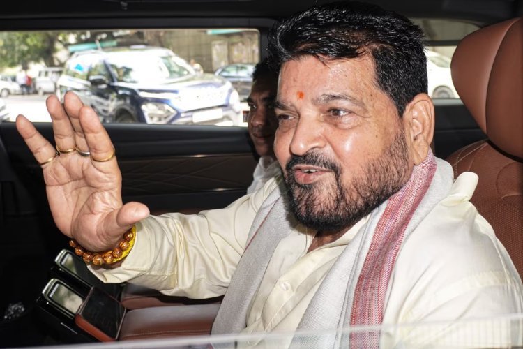 बृजभूषण शरण सिंह को मिली क्लीन चिट के खिलाफ महिला पहलवान पहुंचीं दिल्ली कोर्ट, बढ़ सकती हैं मुश्किलें