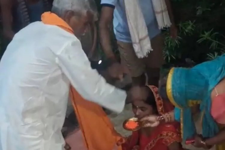 बिहार में 60 साल के पिंकू सिंह ने 23 साल की वर्षा संग की शादी, सोशल मीडिया वीडियो वायरल