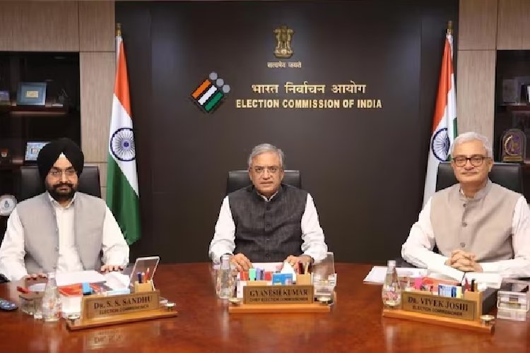 SIR विवाद के बीच चुनाव आयोग की पहली बैठक, फॉर्म-6 और कैबिनेट सचिव पत्र पर सफाई जारी