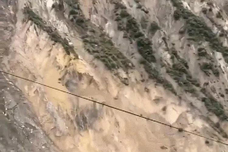 नेपाल में पहाड़ टूटकर नदी में गिरा! कालीगंडकी का रास्ता मलबे से भरा, मुस्तांग में 14 की मौत; वीडियो वायरल