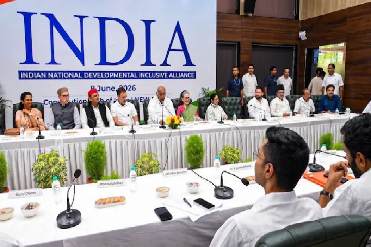 INDIA ब्लॉक की आज दिल्ली में अहम बैठक, SIR विवाद पर संयुक्त आंदोलन और CEC ज्ञानेश कुमार के इस्तीफे का एजेंडा