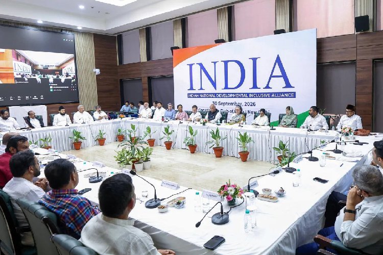 INDIA गठबंधन का बड़ा ऐलान: 2 अक्टूबर से ‘लोकतंत्र बचाओ’ अभियान, CEC ज्ञानेश कुमार के इस्तीफे की मांग