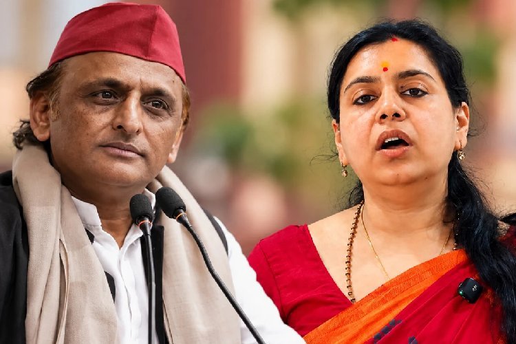 अखिलेश यादव का पूर्व IAS दिव्या मित्तल को ऑफर, ‘हरा-लाल गमछा डाल लें, सपा में आएं’