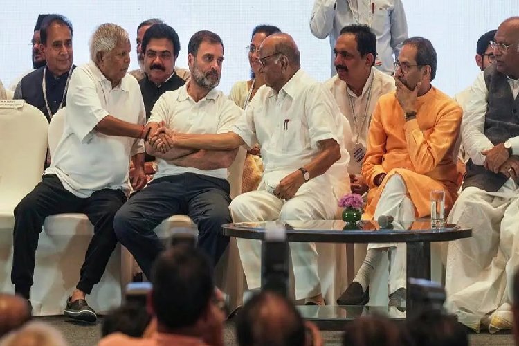 अखिलेश यादव INDIA बैठक से गायब, बृजभूषण सिंह के बयान ने मचाया सियासी भूचाल!