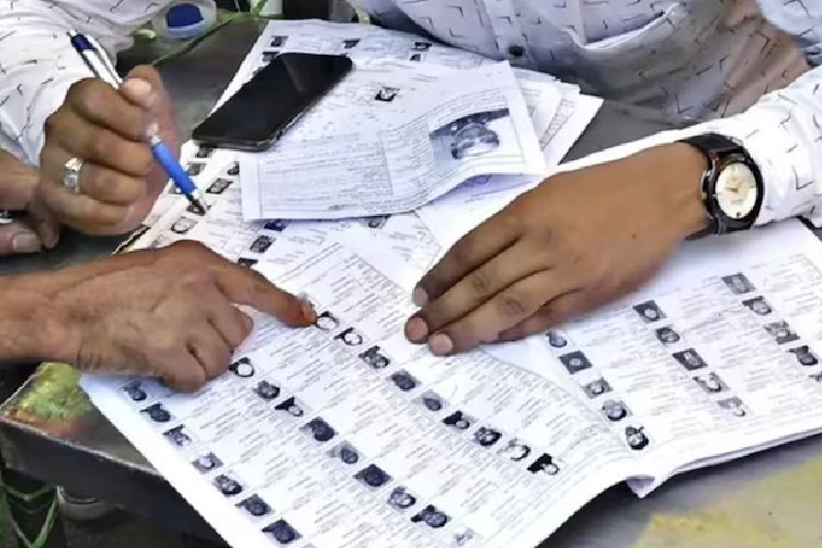 अब माता-पिता या दादा-दादी की जानकारी नहीं होगी जरूरी, EC ने 20 राज्यों में नए वोटरों के लिए Form 6 का नियम बदला