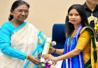 बाढ़ के बीच छात्राओं के लिए उम्मदी बनीं बिहार की बिटिया पुष्पा प्रसाद को मिला राष्ट्रीय शिक्षक पुरस्कार