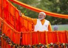 काशी में मोदी मैजिक! भव्य रोड शो में उमड़ा जनसैलाब, ‘हर हर महादेव’ के नारे से गूंजा वाराणसी