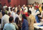 यूपी चुनाव से पहले बीजेपी-बीएसपी को झटका, 10 नेताओं ने थामा सपा का दामन